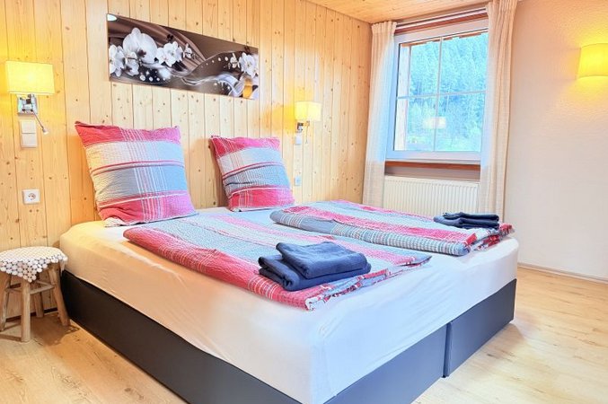 OG 4 Bett Schlafzimmer
